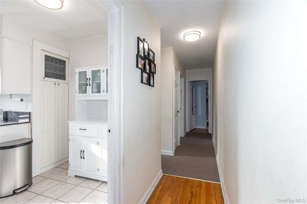 Photo of 15 Beach Road #3-A, Great Neck, NY 11023 (MLS # 1037544)