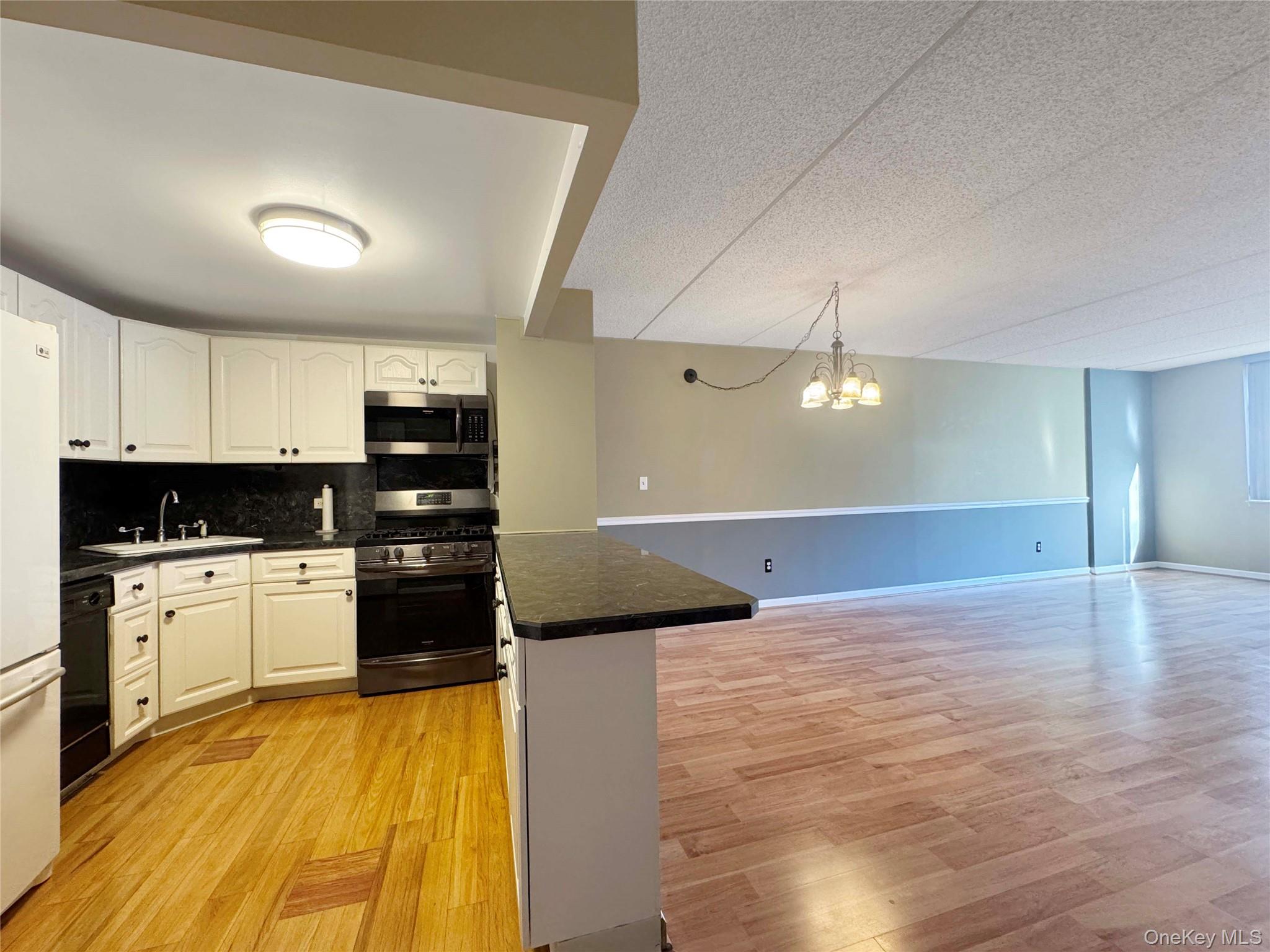 777 N Macquesten Parkway 503