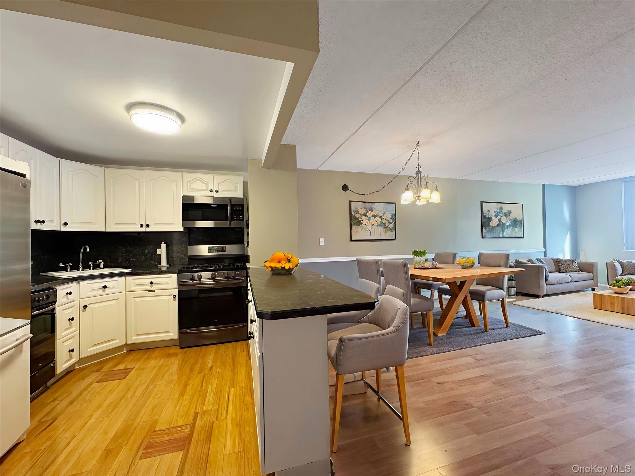 777 N Macquesten Parkway 503