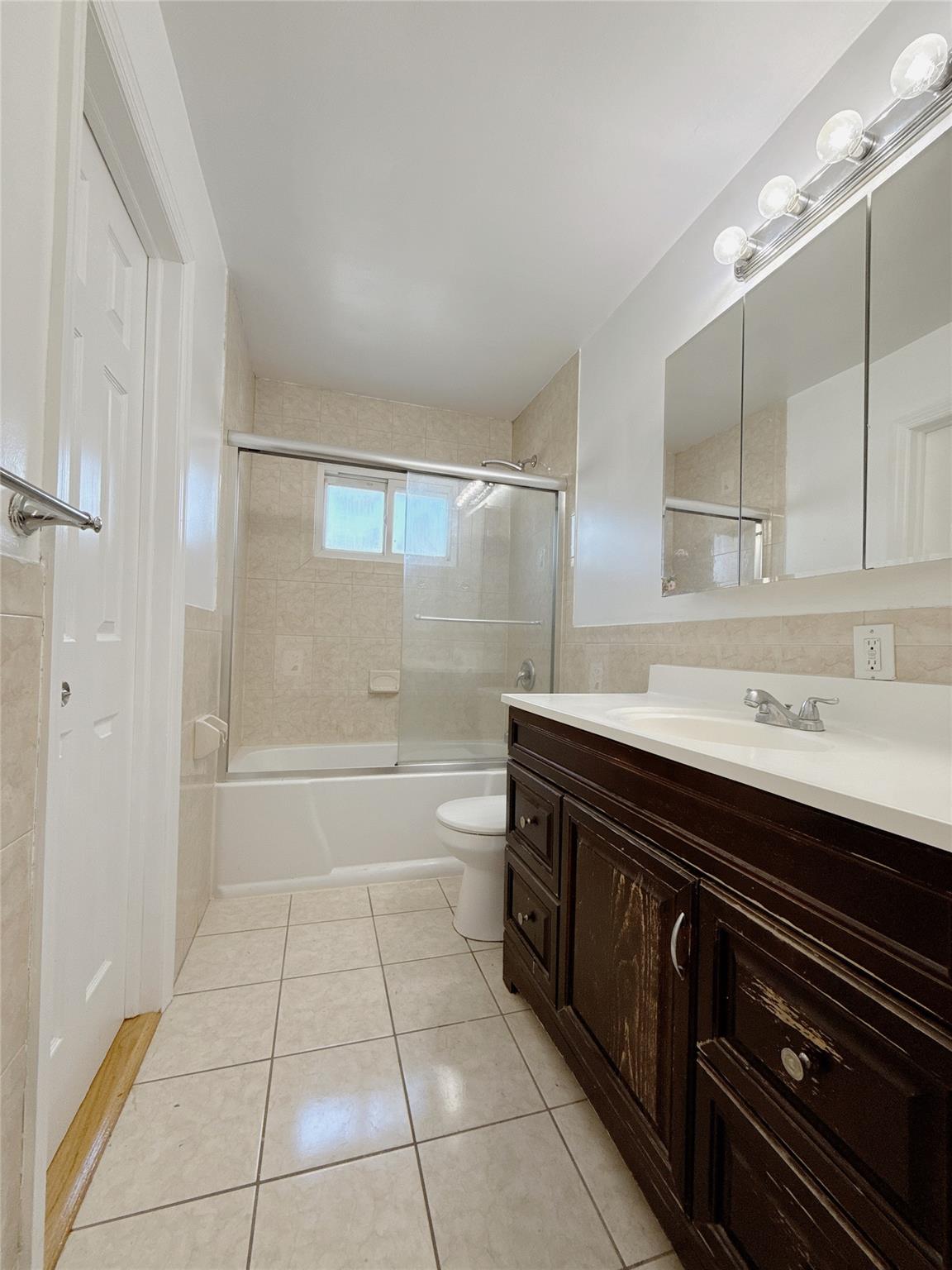 571 Nassau Avenue, Freeport, New York image 8