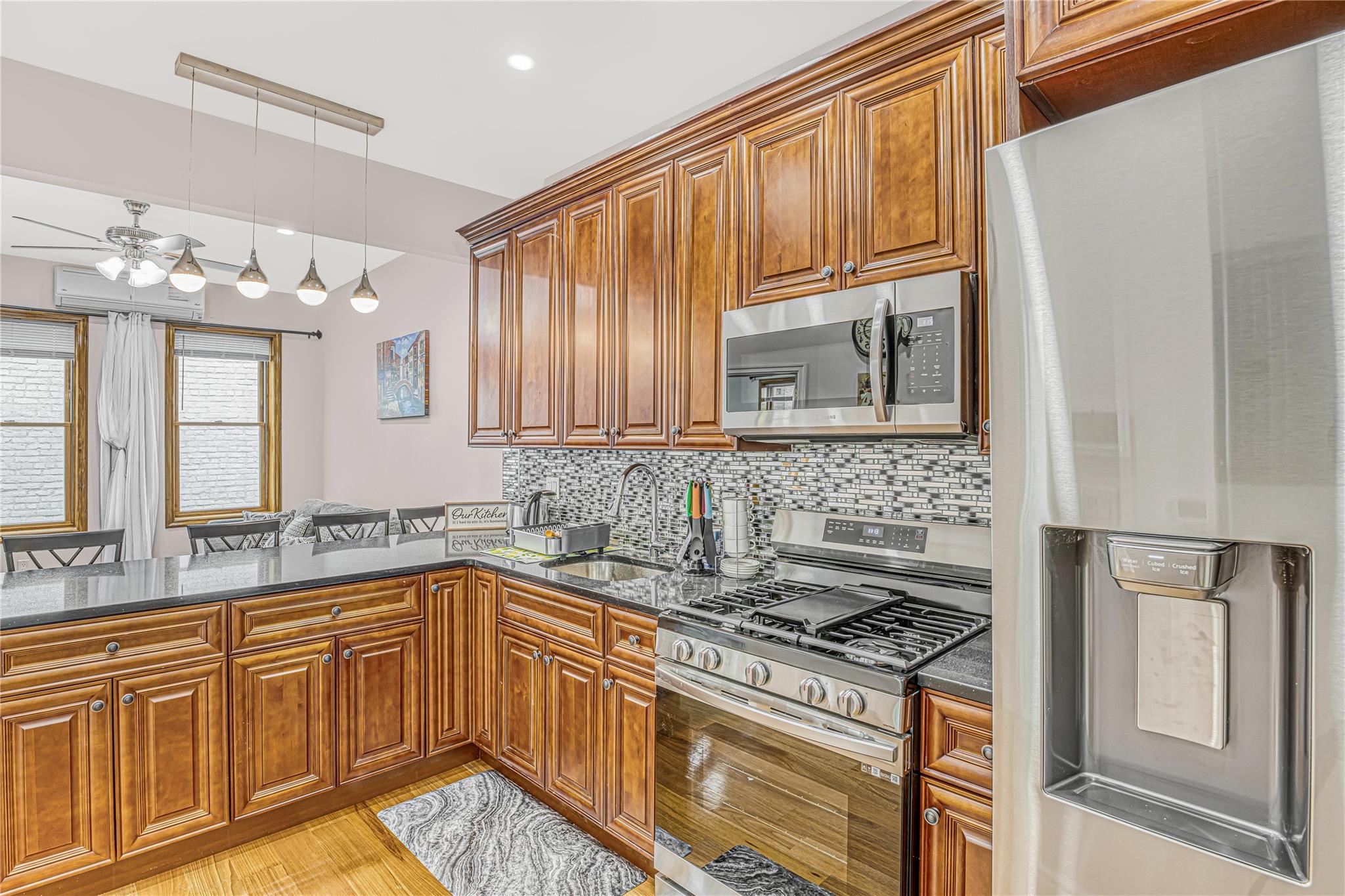 Photo 1 of 44 Street 3R, Flushing, Queens, NY, $4,500, Web #: 841568