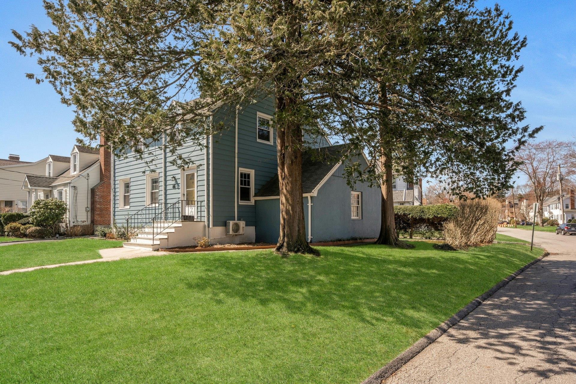45 Thompson Avenue, White Plains, New York image 4