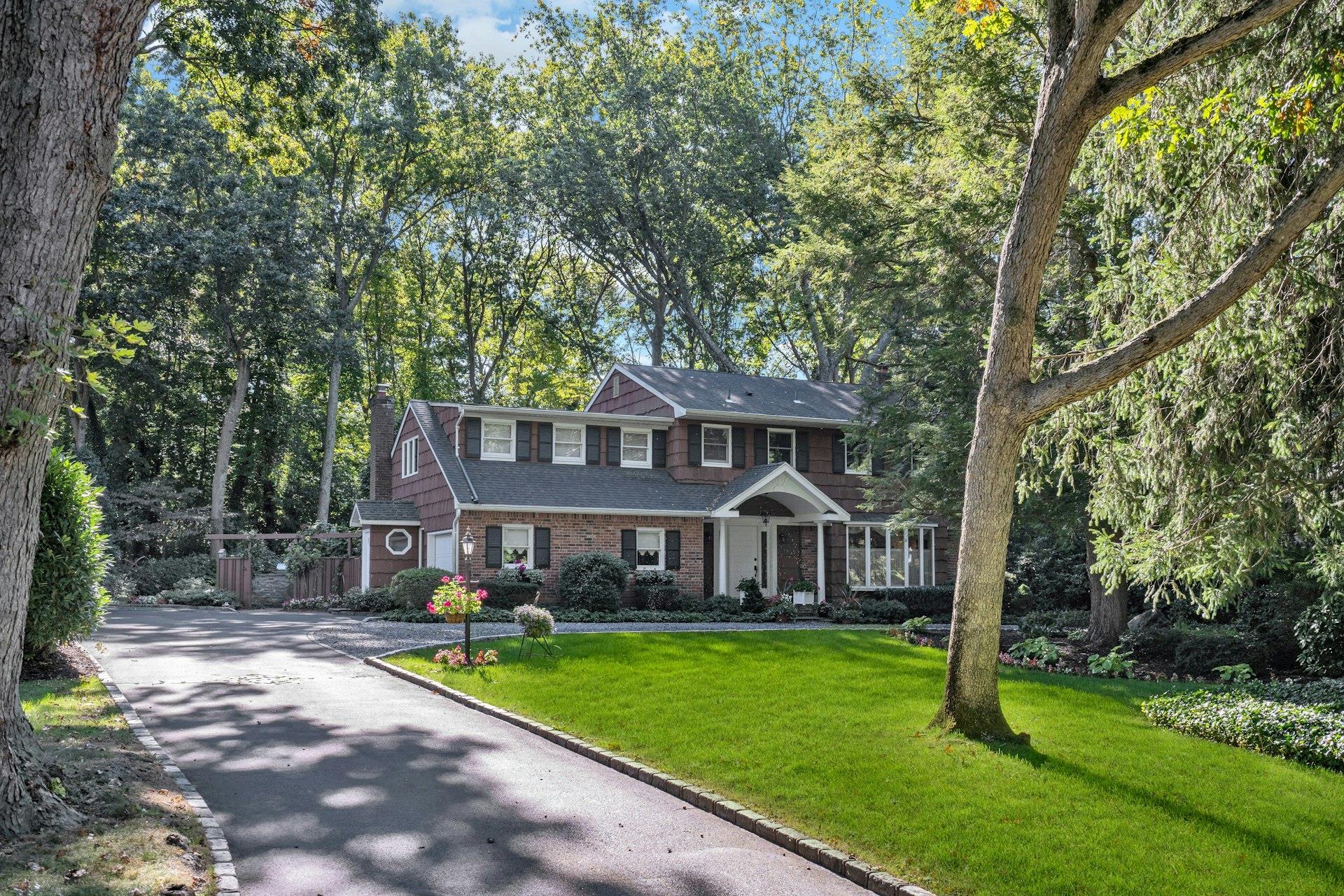 87 Mcculloch Drive, Dix Hills, New York image 1