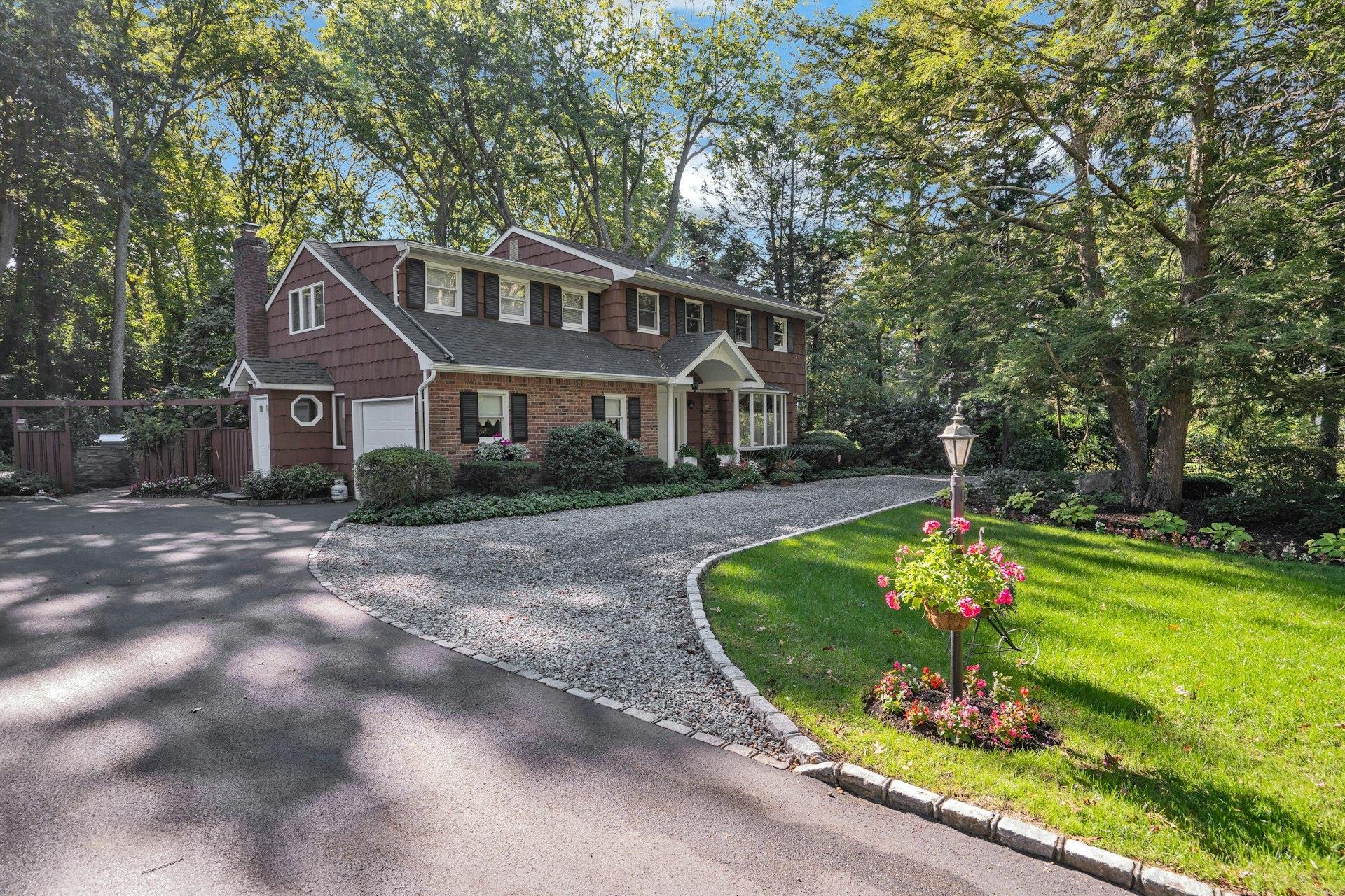 87 Mcculloch Drive, Dix Hills, New York image 2