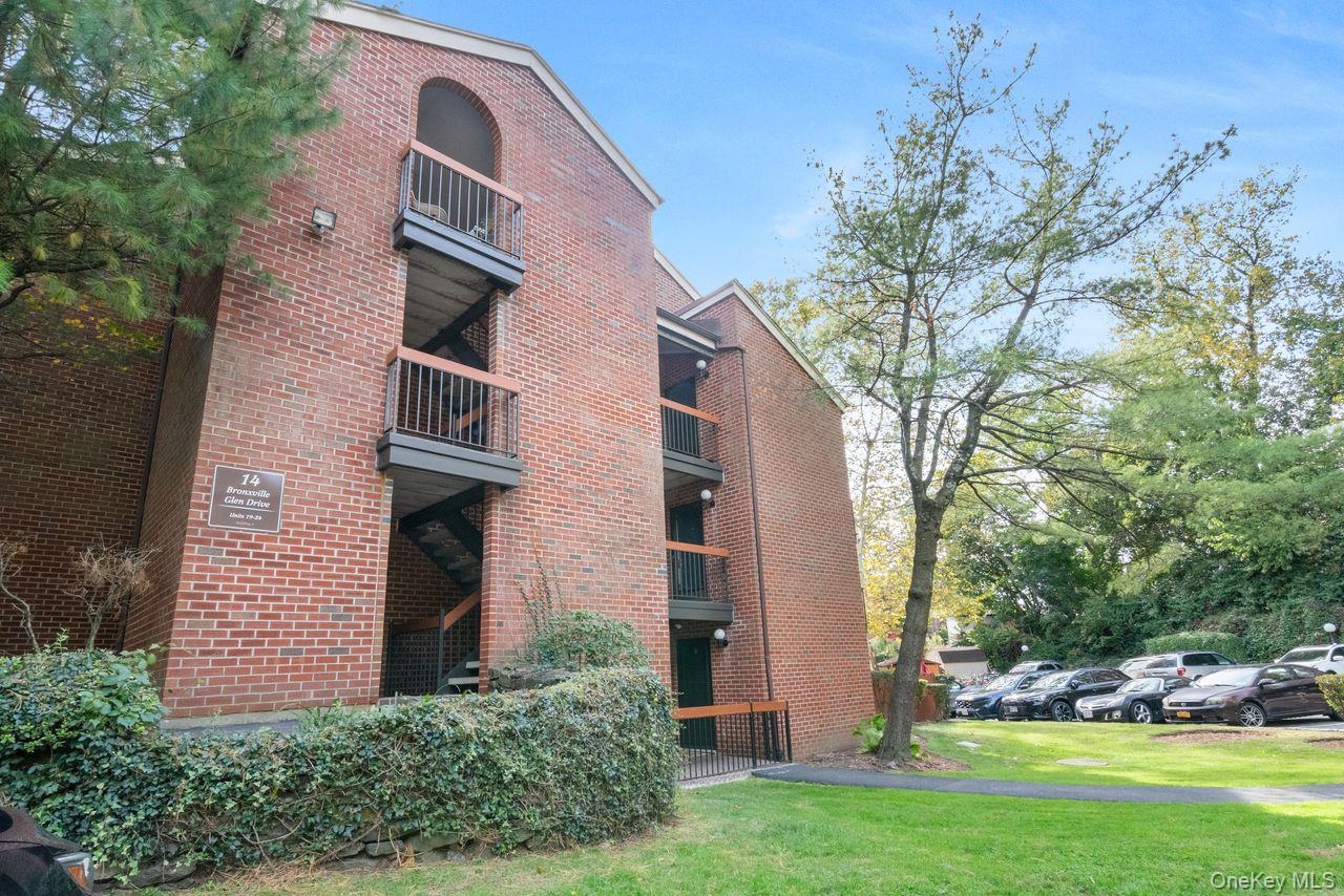 14 Bronxville Glen Drive