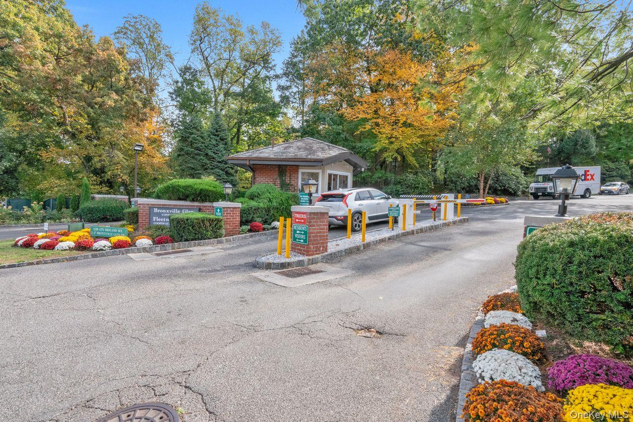 14 Bronxville Glen Drive