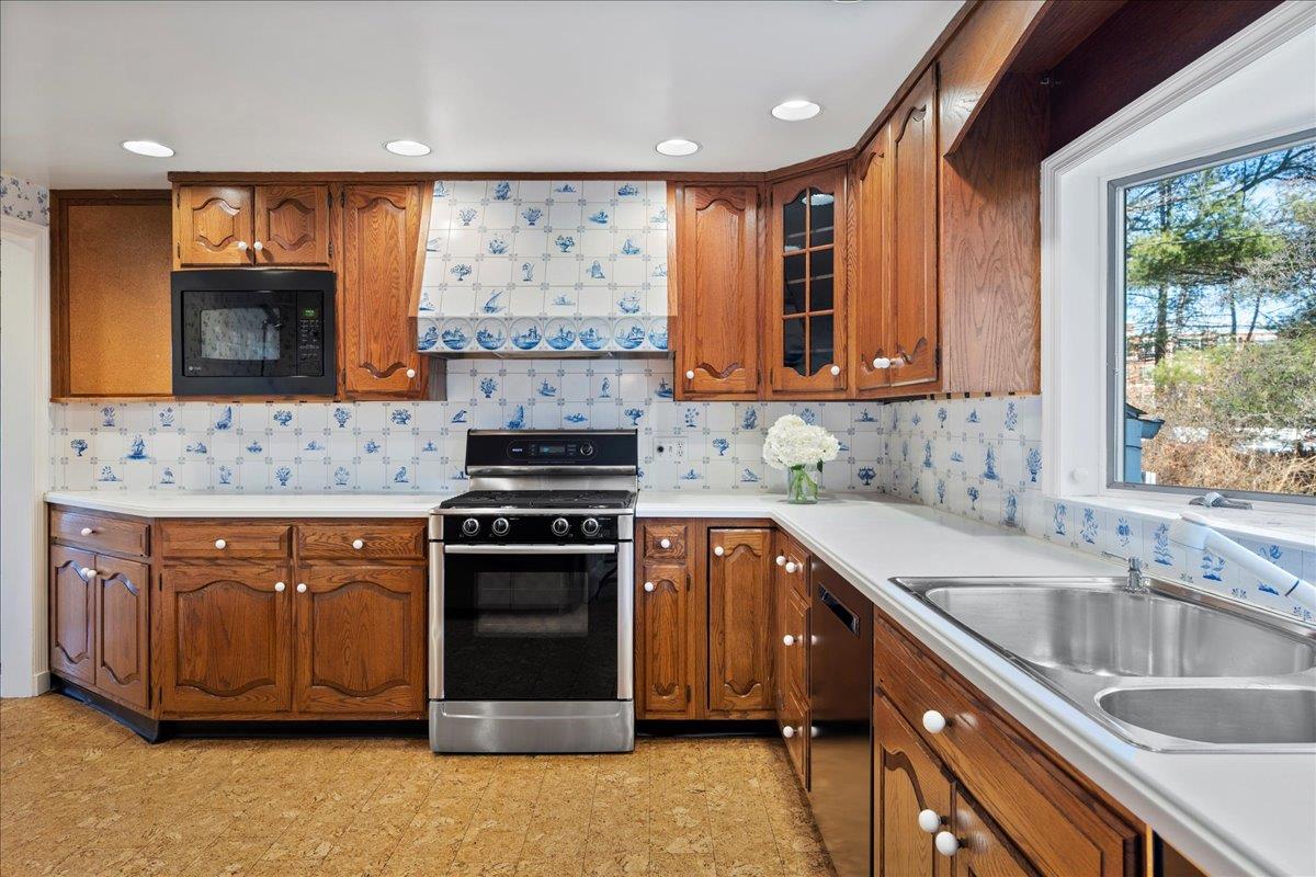 1 Mead Pond Lane, Rye, New York image 19