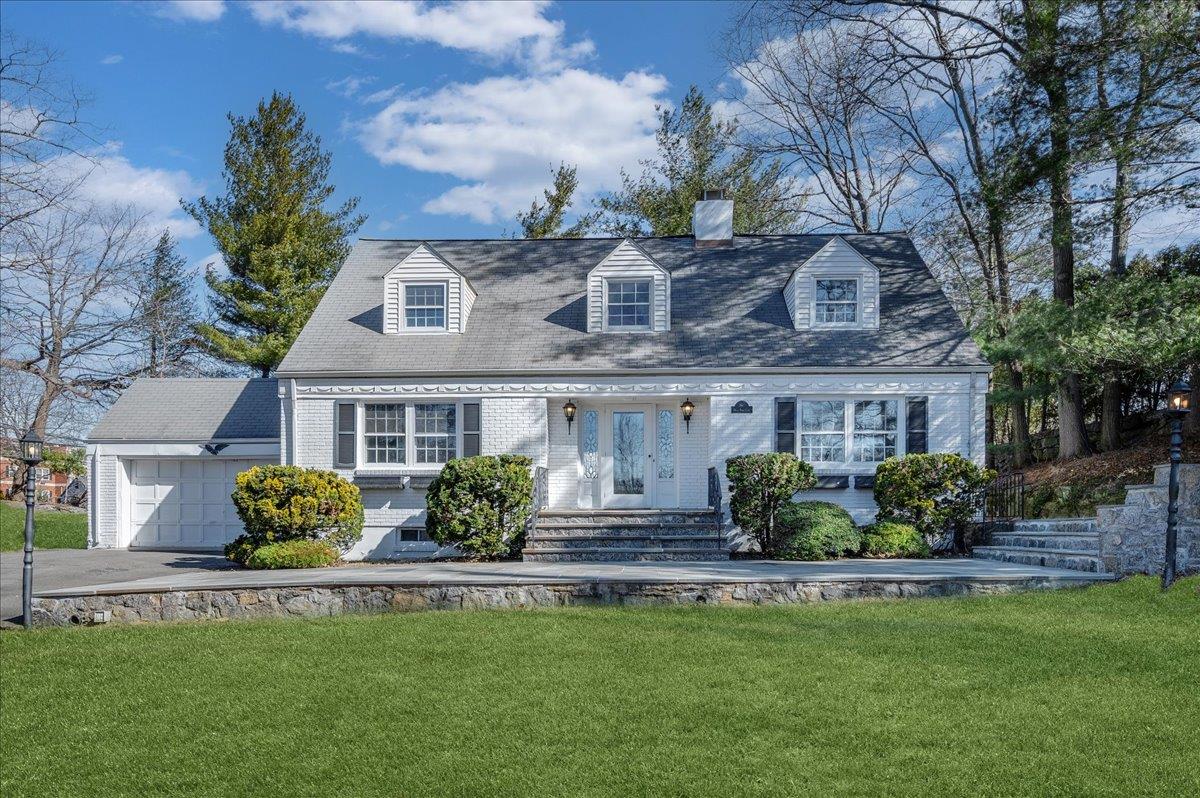 1 Mead Pond Lane, Rye, New York image 1