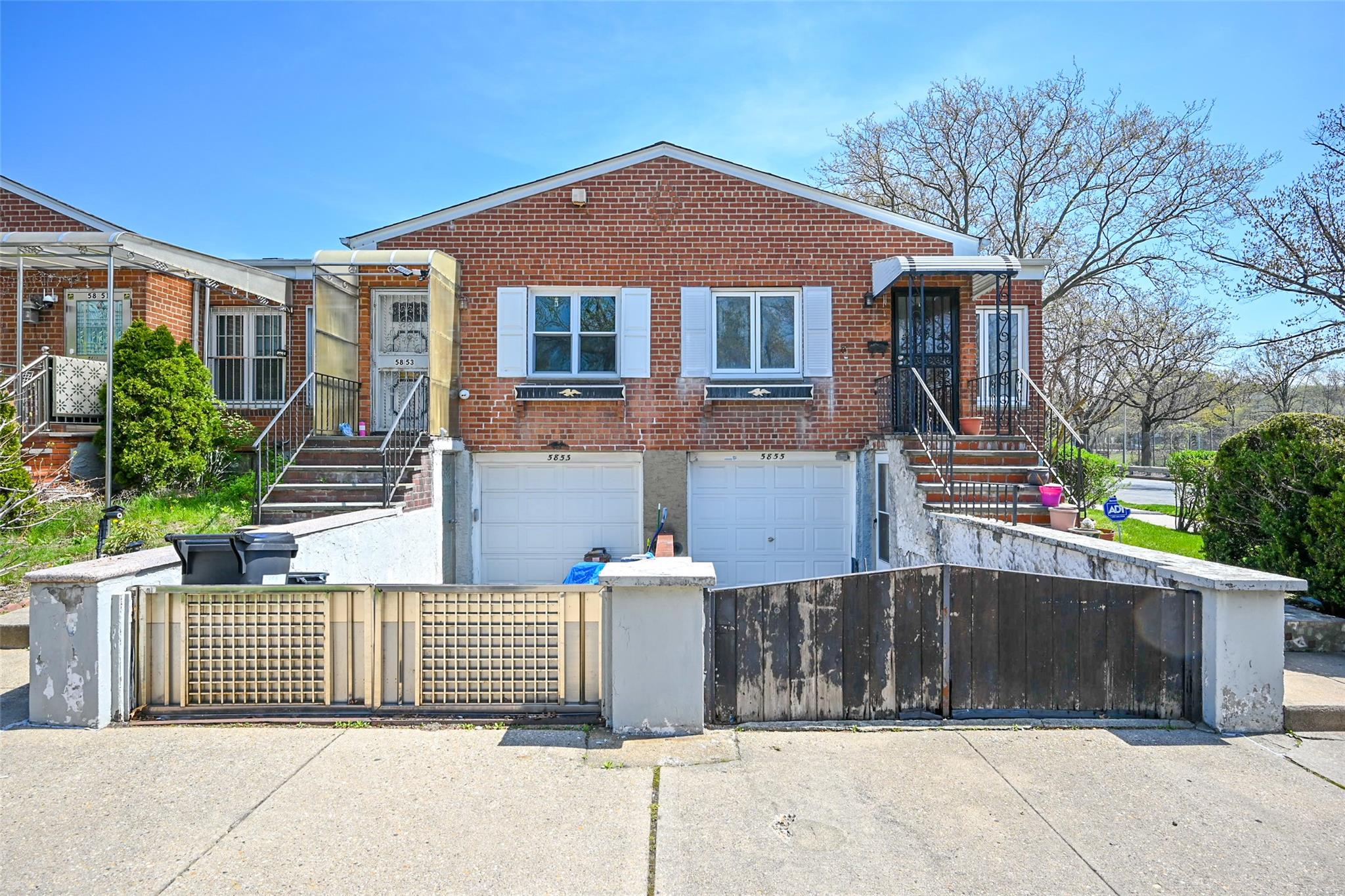 Property for Sale at 197 Street, Fresh Meadows, Queens, NY - Bedrooms: 2 
Bathrooms: 1 
Rooms: 6  - $778,000