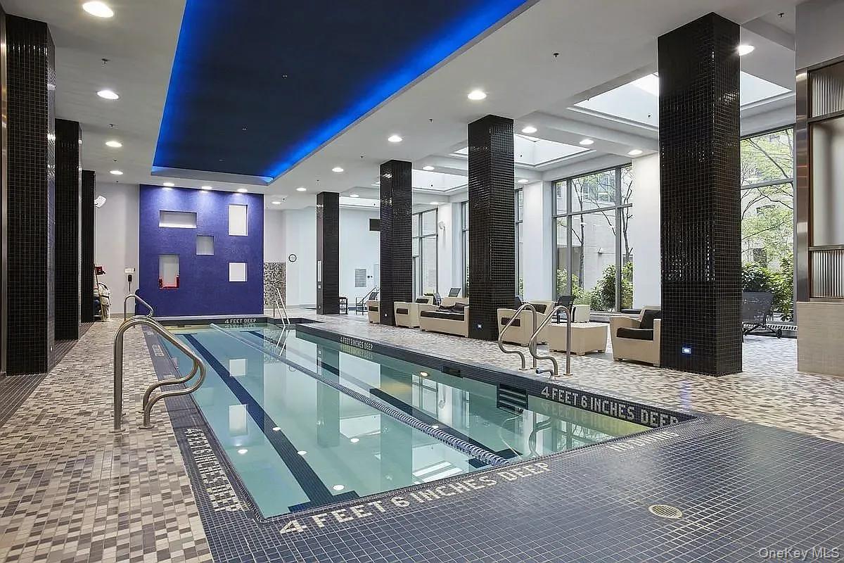 220 Riverside Boulevard 19L