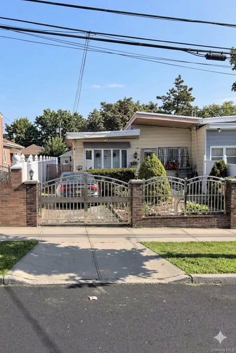 Homes For Sale - 2265 Seward Avenue<br/> Bronx, NY 10473