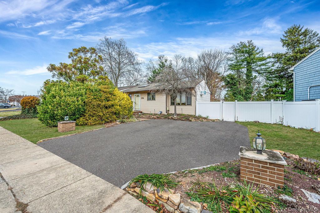 Photo of 194 Central Park Road, Plainview, NY 11803 (MLS # 940654)