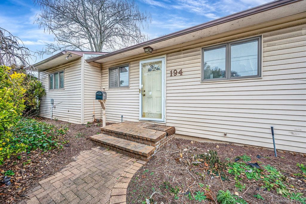 Photo of 194 Central Park Road, Plainview, NY 11803 (MLS # 940654)