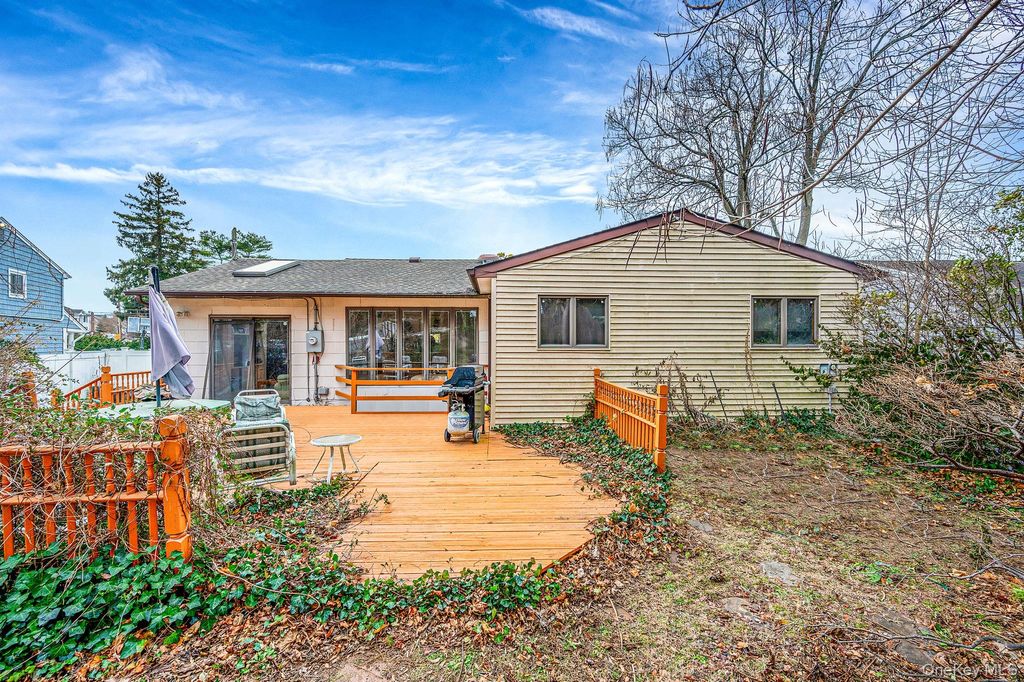 Photo of 194 Central Park Road, Plainview, NY 11803 (MLS # 940654)