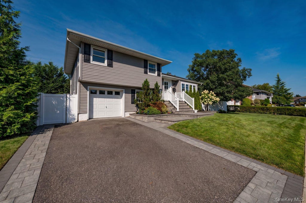 Photo of 1814 Robin Lane, Bellmore, NY 11710 (MLS # 1039547)