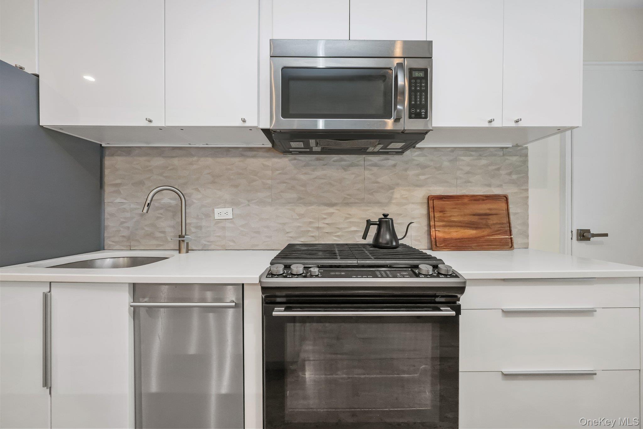 52 Lafayette Place 1F