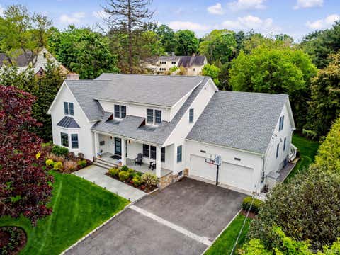 Homes For Sale - 14 Windmill Lane<br/> Scarsdale, NY 10583