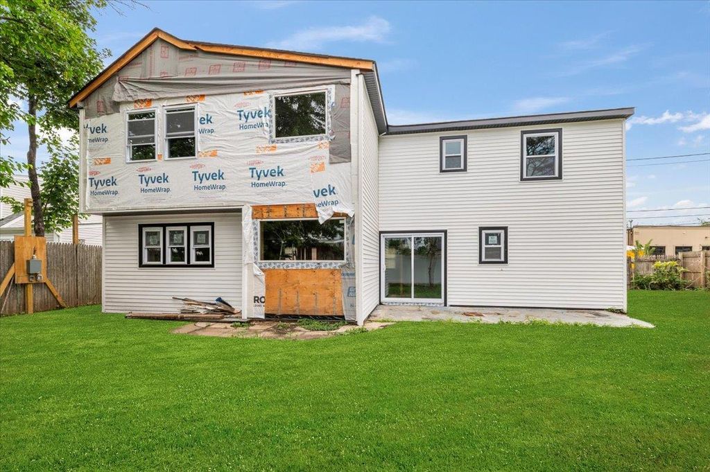 Photo of 130 E Carmans Road, Farmingdale, NY 11735 (MLS # 888807)