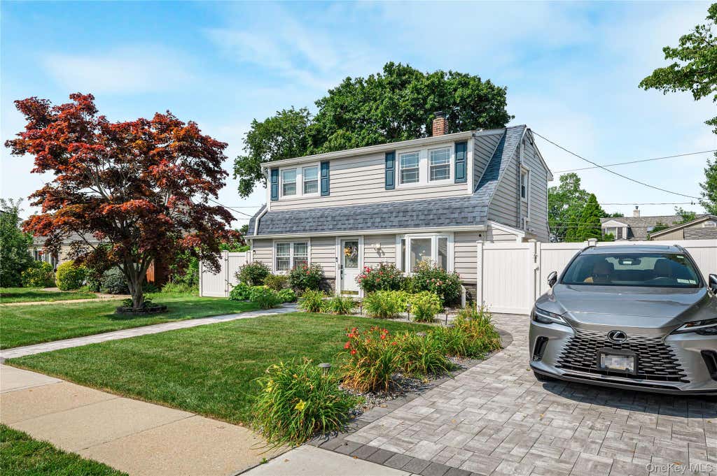 Photo of 28 Crabtree Lane, Levittown, NY 11756 (MLS # 1027790)