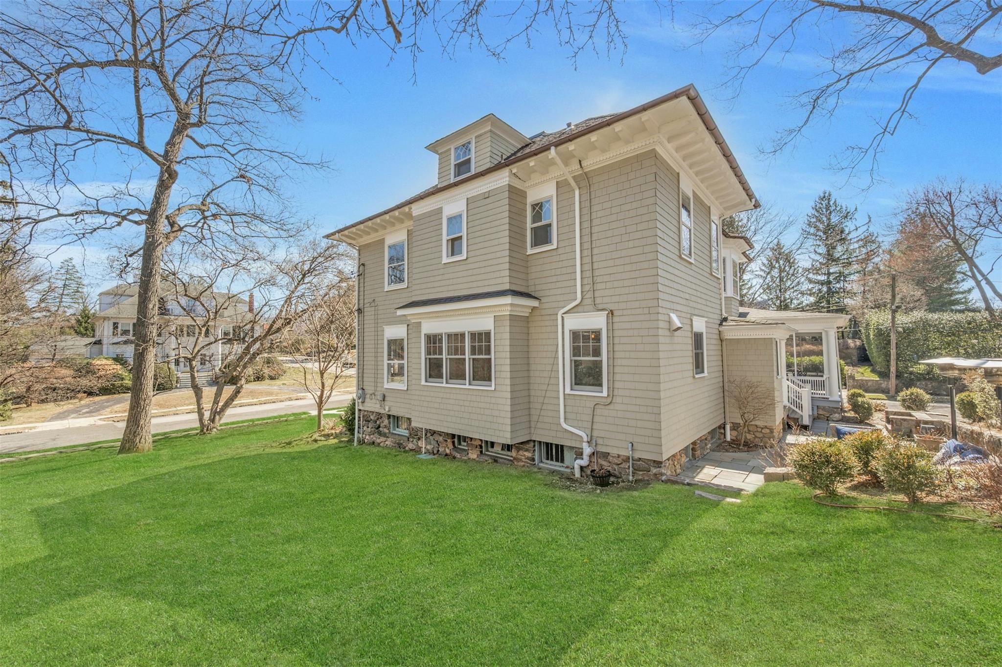 157 W Loring Avenue, Pelham, New York image 34