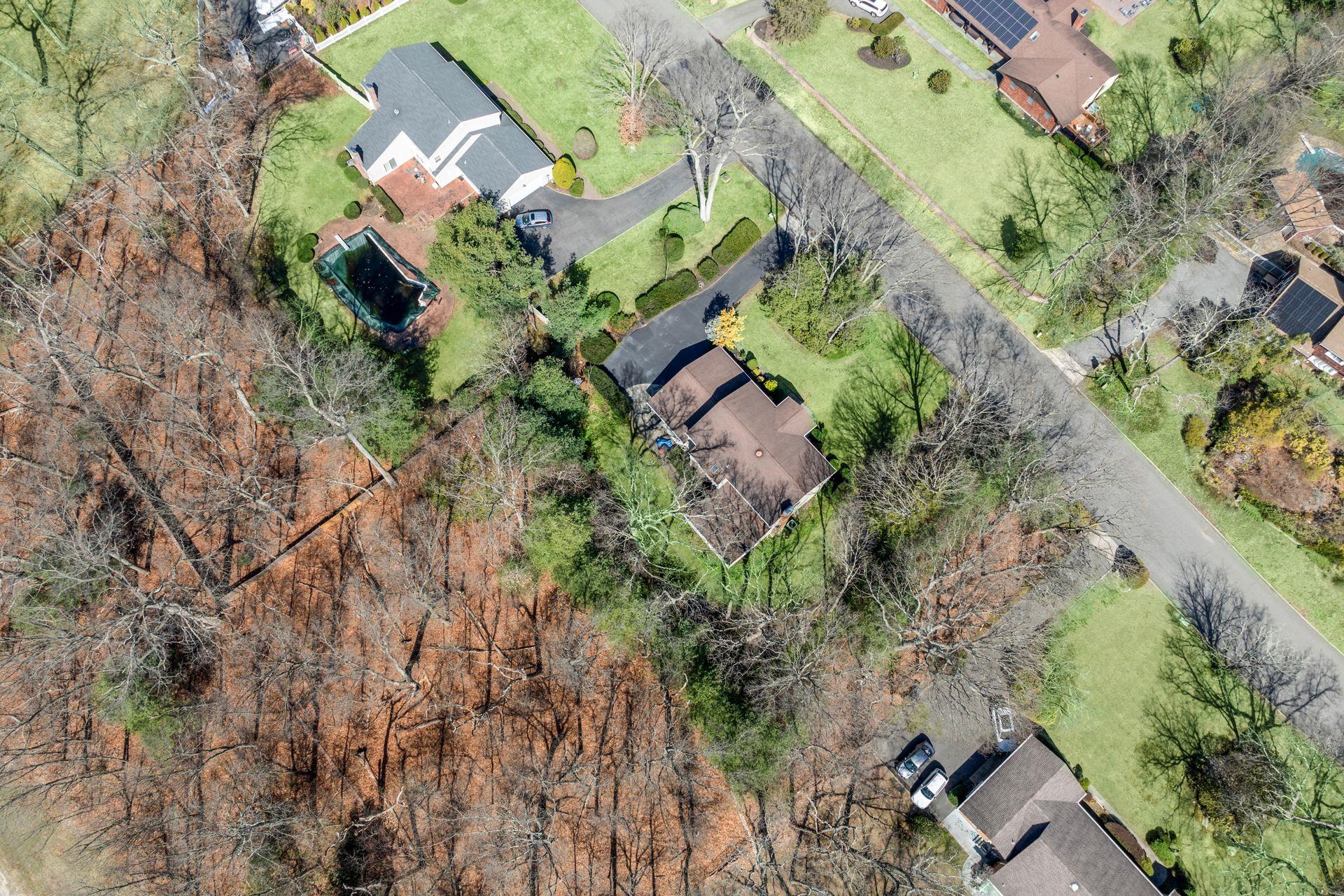 14 Blacksmith Lane, East Northport, New York image 39