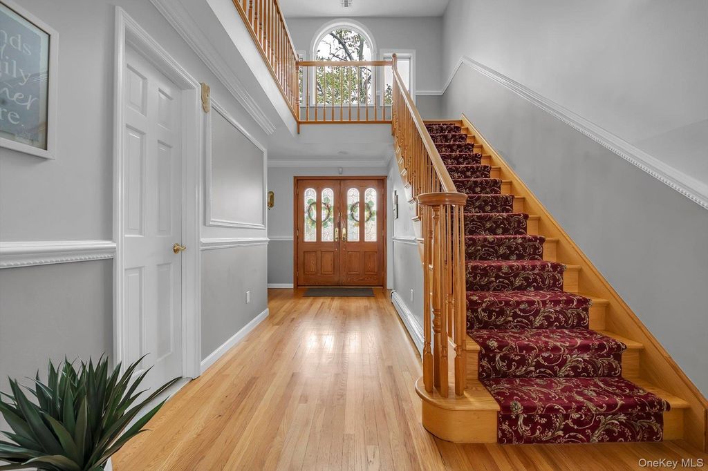 Photo of 110 Union Place, Lynbrook, NY 11563 (MLS # 000104)