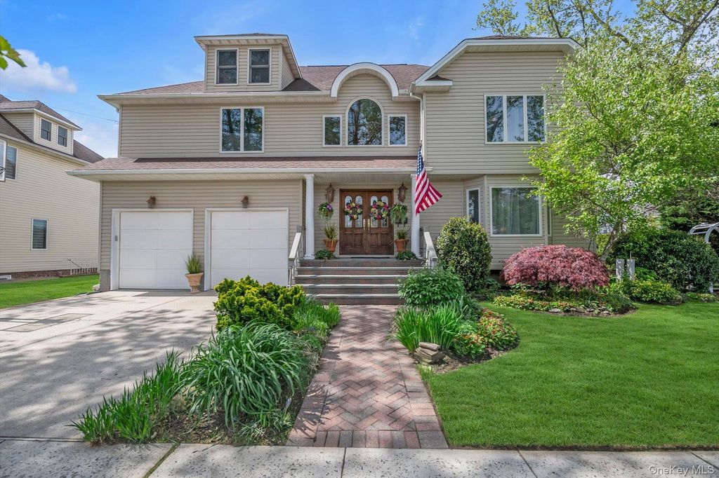Photo of 110 Union Place, Lynbrook, NY 11563 (MLS # 000104)