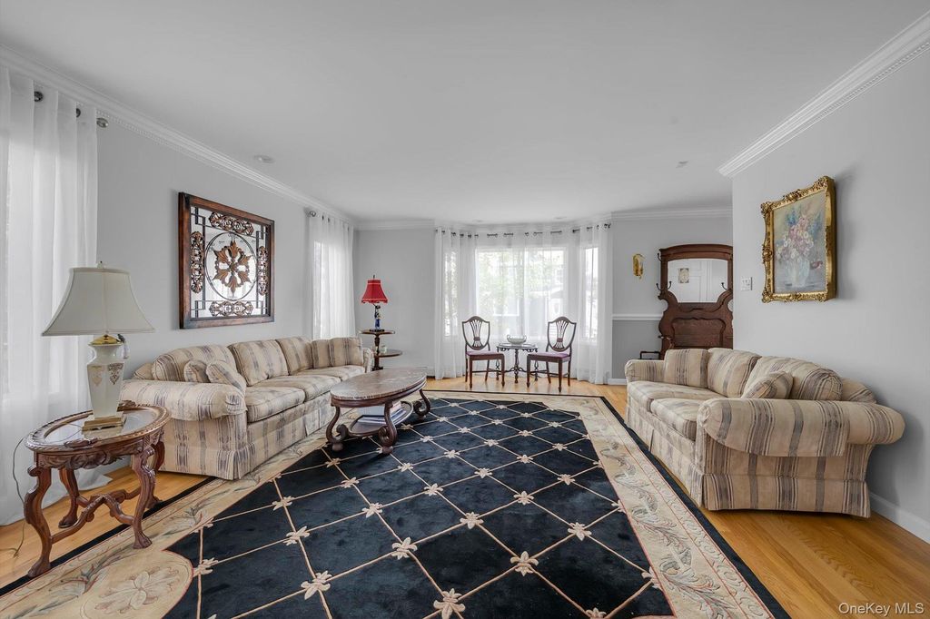Photo of 110 Union Place, Lynbrook, NY 11563 (MLS # 000104)