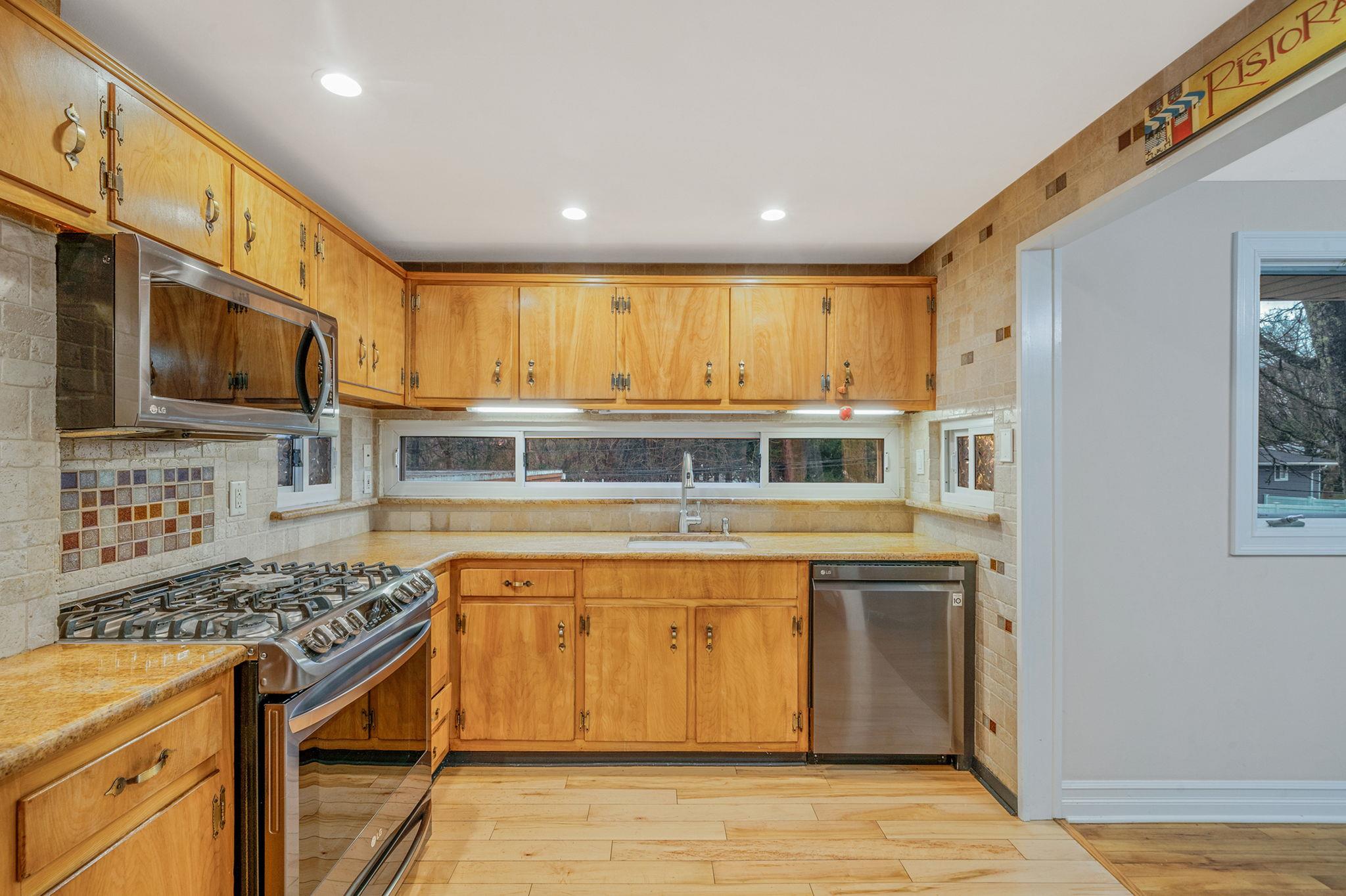 114 Dawson Drive, Greenlawn, New York image 7