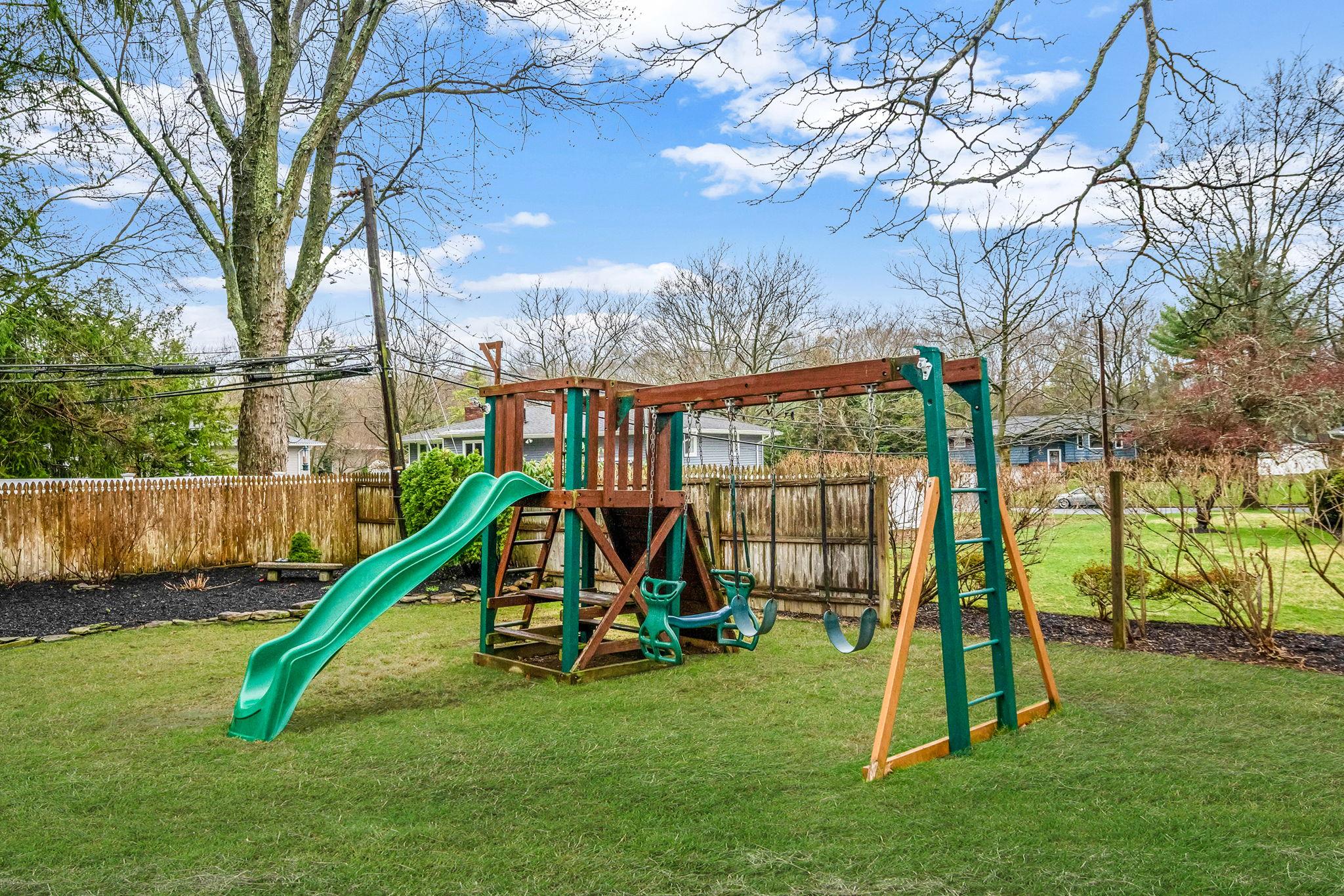 114 Dawson Drive, Greenlawn, New York image 35