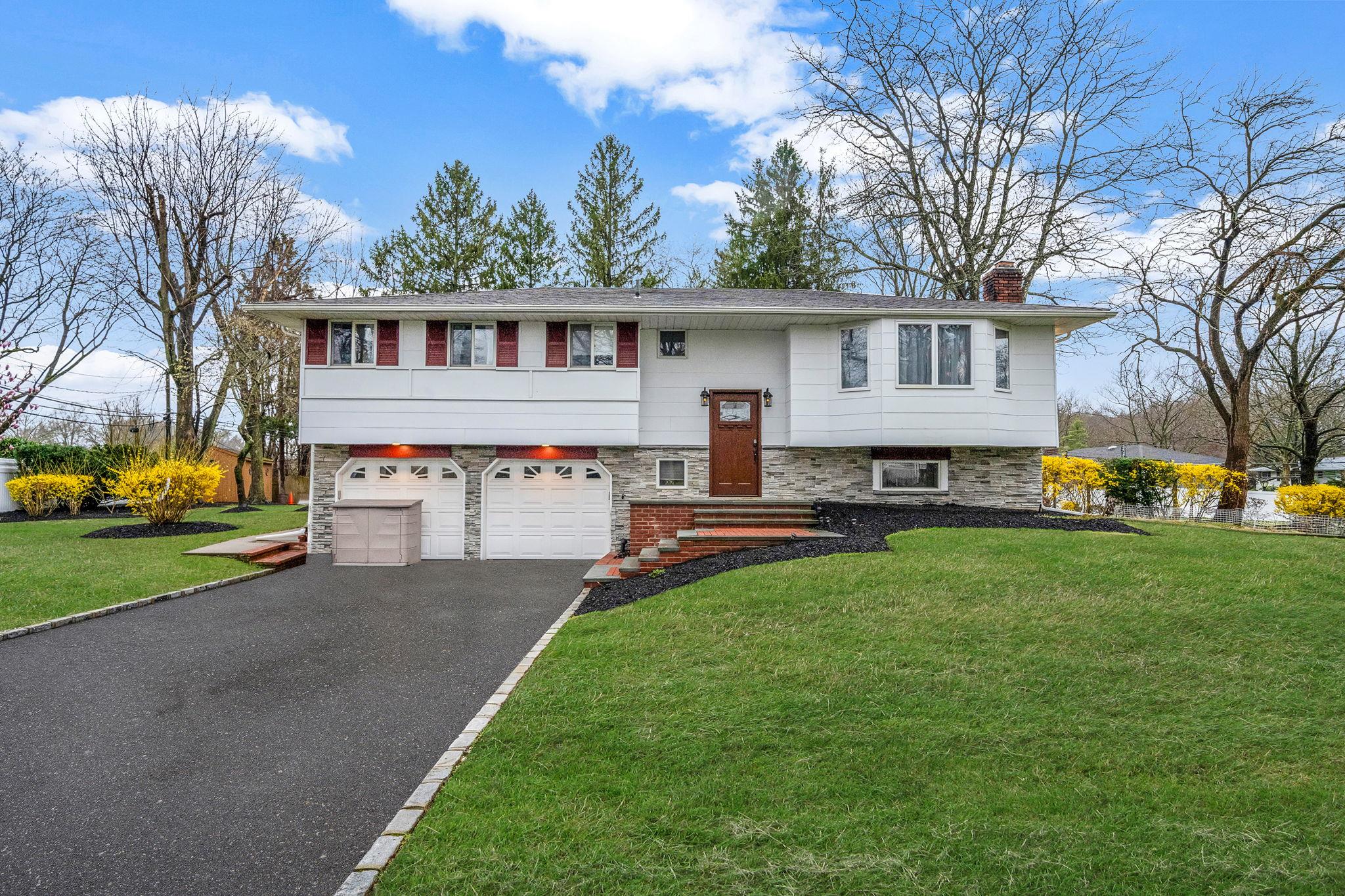 114 Dawson Drive, Greenlawn, New York image 1
