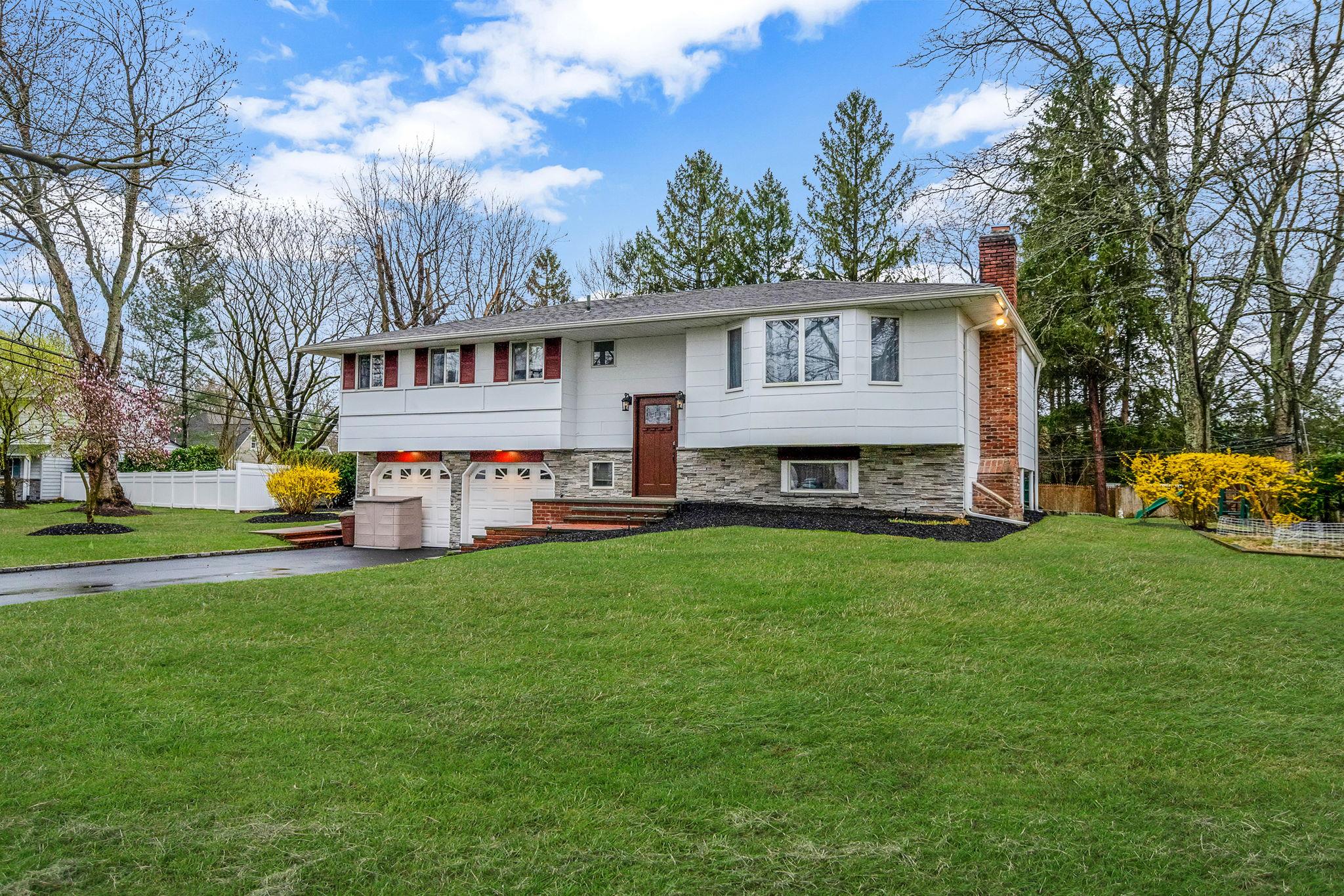 114 Dawson Drive, Greenlawn, New York image 4