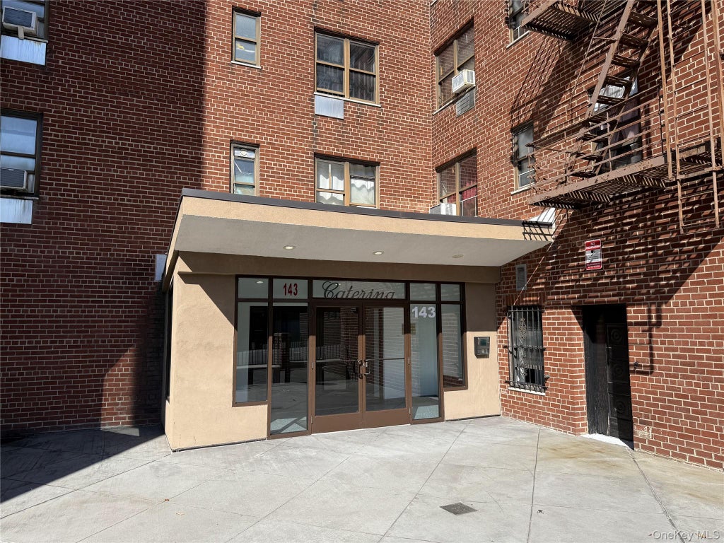 Photo of 143 Bruce Avenue #3G, Yonkers, NY 10705 (MLS # 1047451)