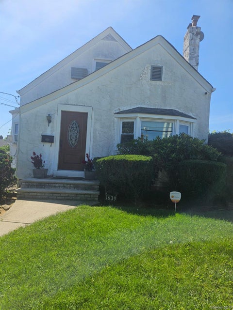 Homes For Rent - 1639 1639 Empire Street #HOUSE RENTAL<br/> Nassau County, Elmont, NY 11003