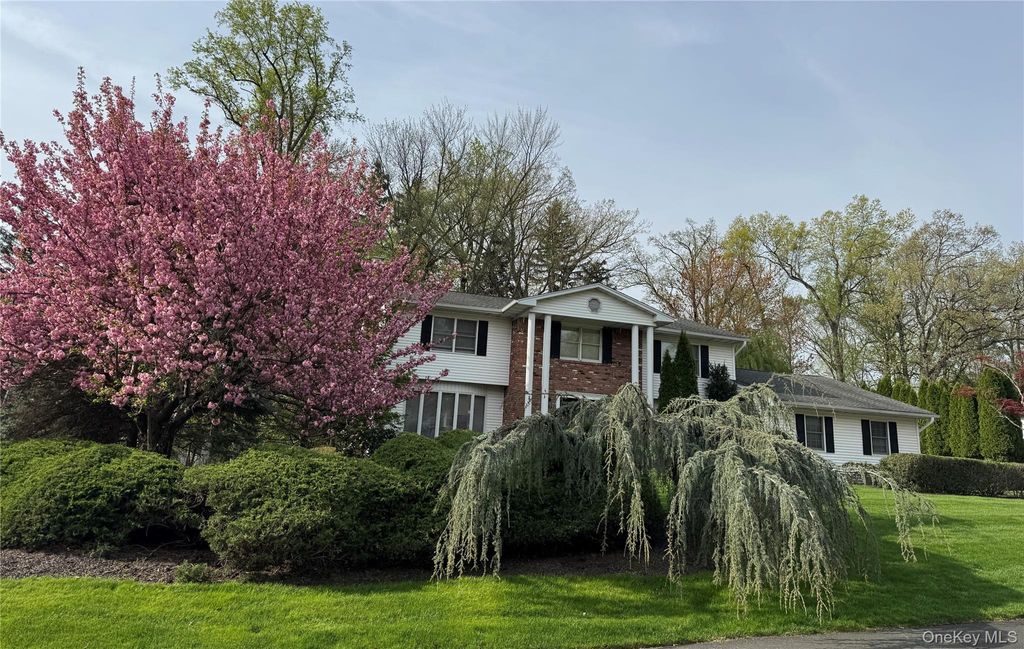 Photo of 27 Rochelle Drive, New City, NY 10956 (MLS # 999894)