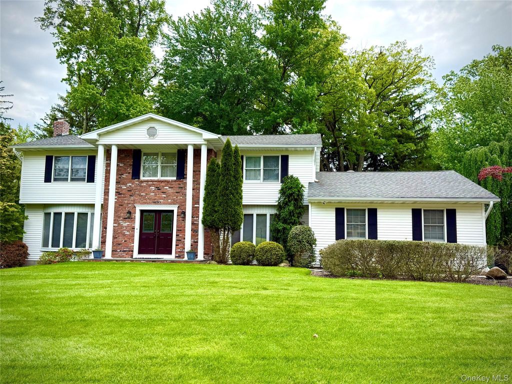 Photo of 27 Rochelle Drive, New City, NY 10956 (MLS # 999894)
