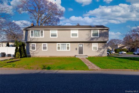 Photo of 151 Cheltenham Road, West Babylon, NY 11704 (MLS # 980853)