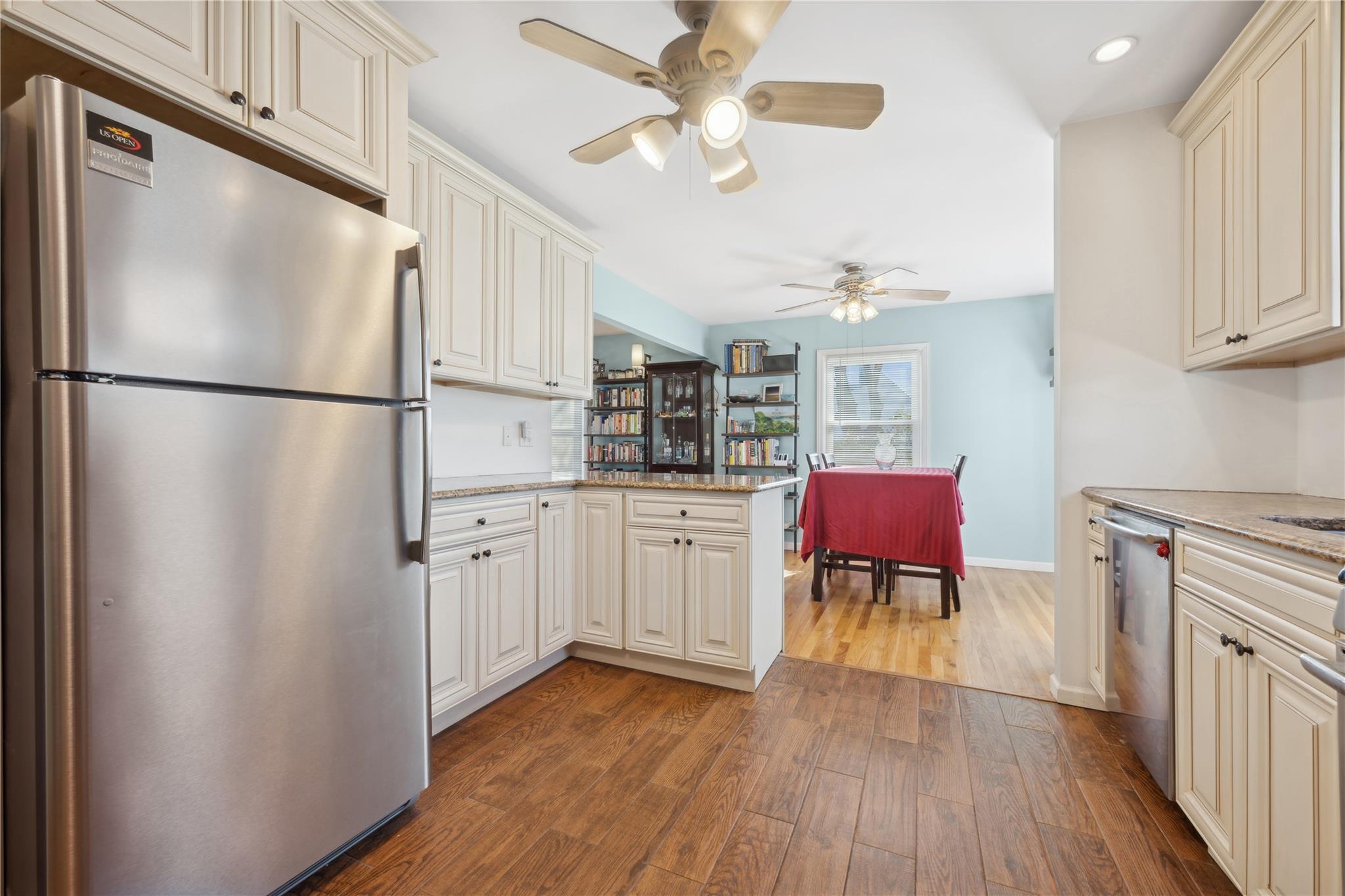 95 S Bay Drive, Babylon, New York image 5