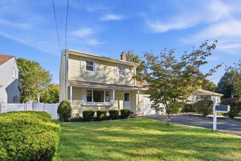 Photo of 249 E 17th Street, Huntington Station, NY 11746 (MLS # 1064731)
