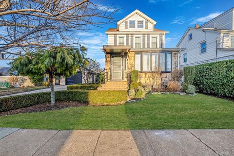 32 Everett St, Lynbrook, NY 11563 - MLS#: 949307