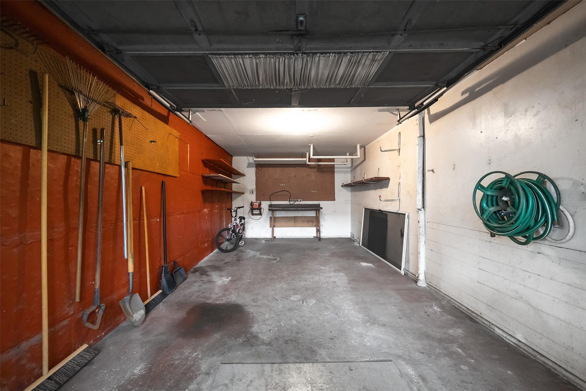 61-34 69 Place Pl, Middle Village, New York image 36
