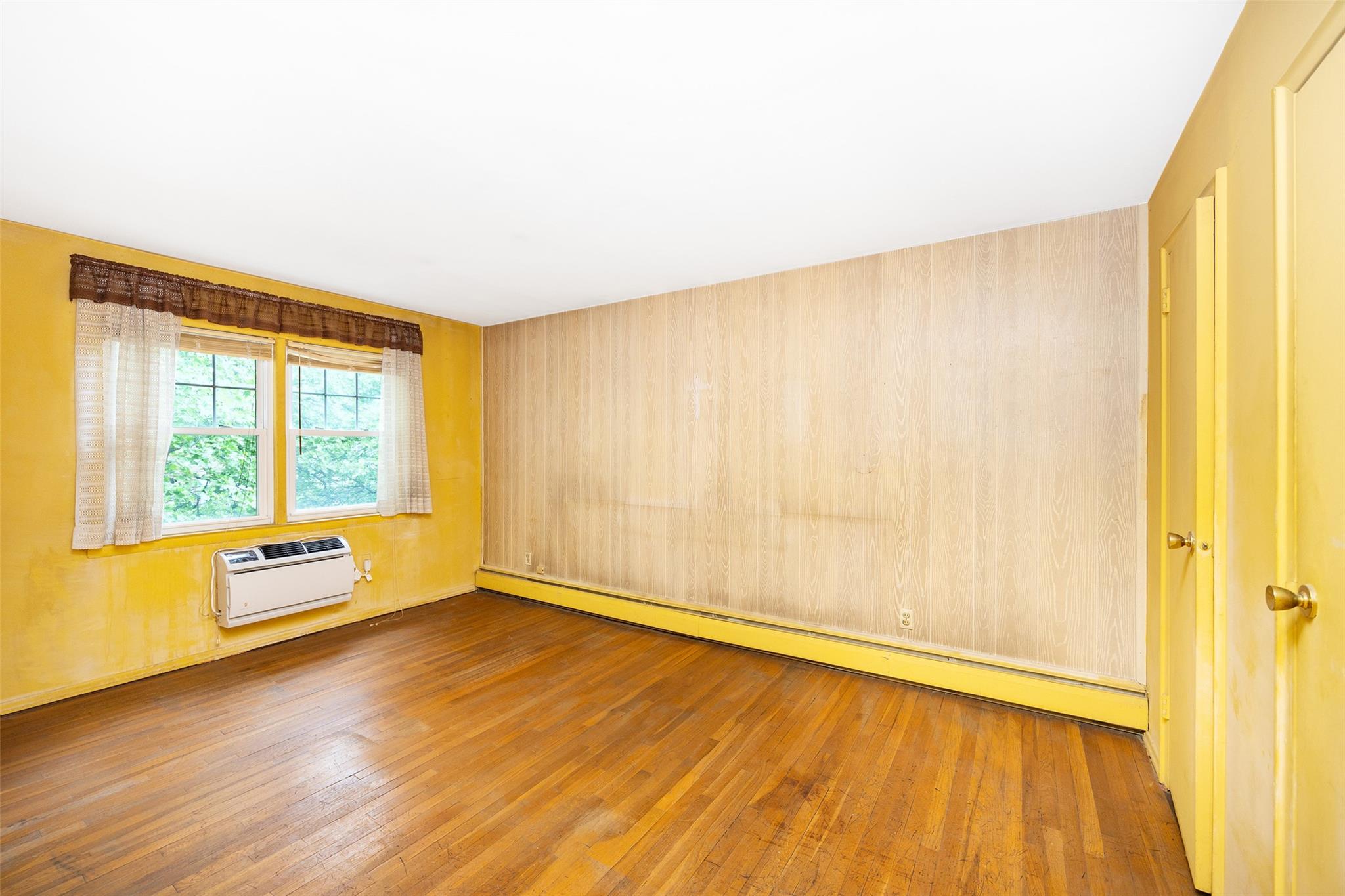 61-34 69 Place Pl, Middle Village, New York image 17