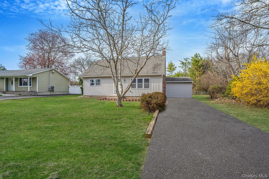 Photo of 33 Harts Road, East Moriches, NY 11940 (MLS # 986795)