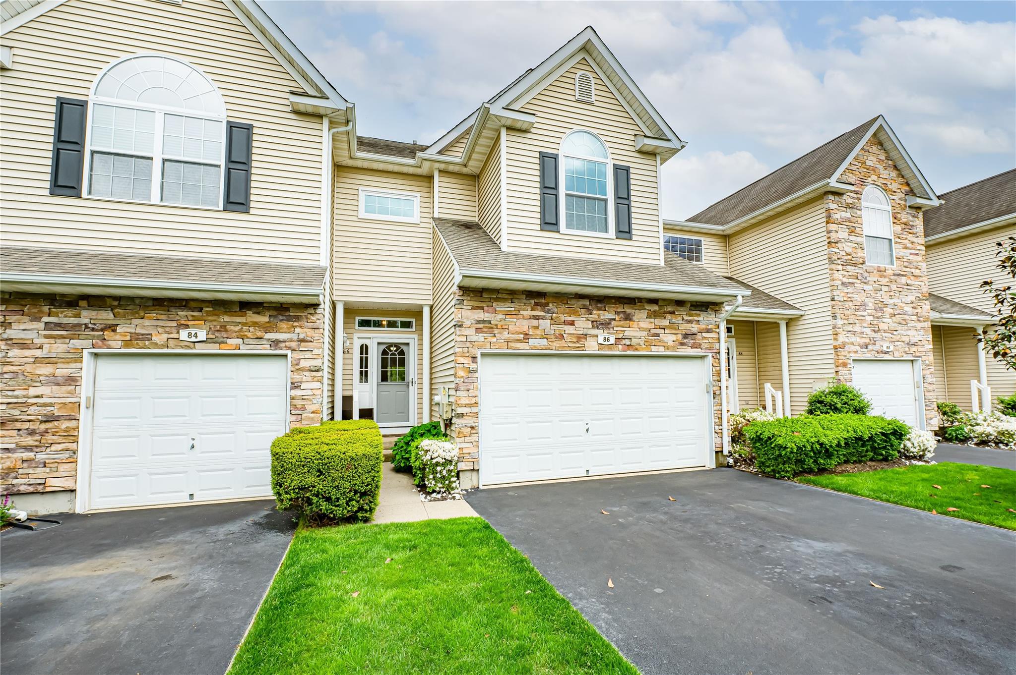 86 Manitou Trail, Kings Park, New York image 1