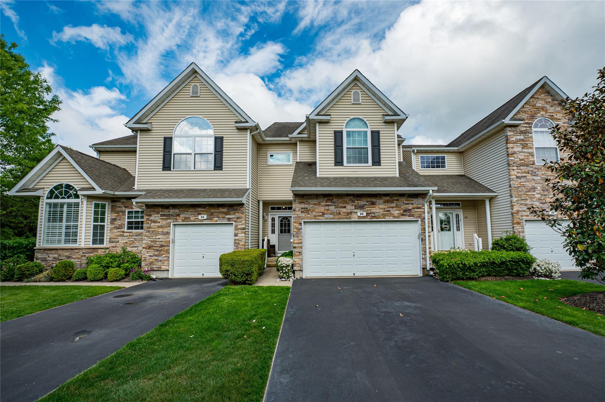 86 Manitou Trail, Kings Park, New York image 2