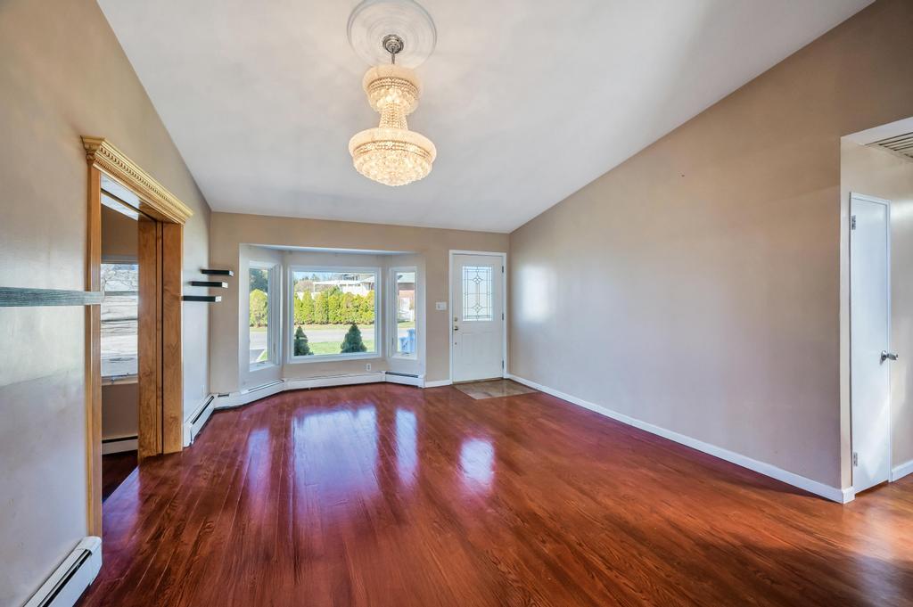 9 Ruth Boulevard, Commack, New York image 5