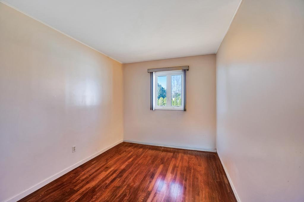 9 Ruth Boulevard, Commack, New York image 21