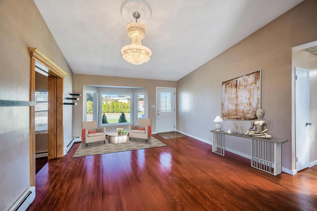 9 Ruth Boulevard, Commack, New York image 6