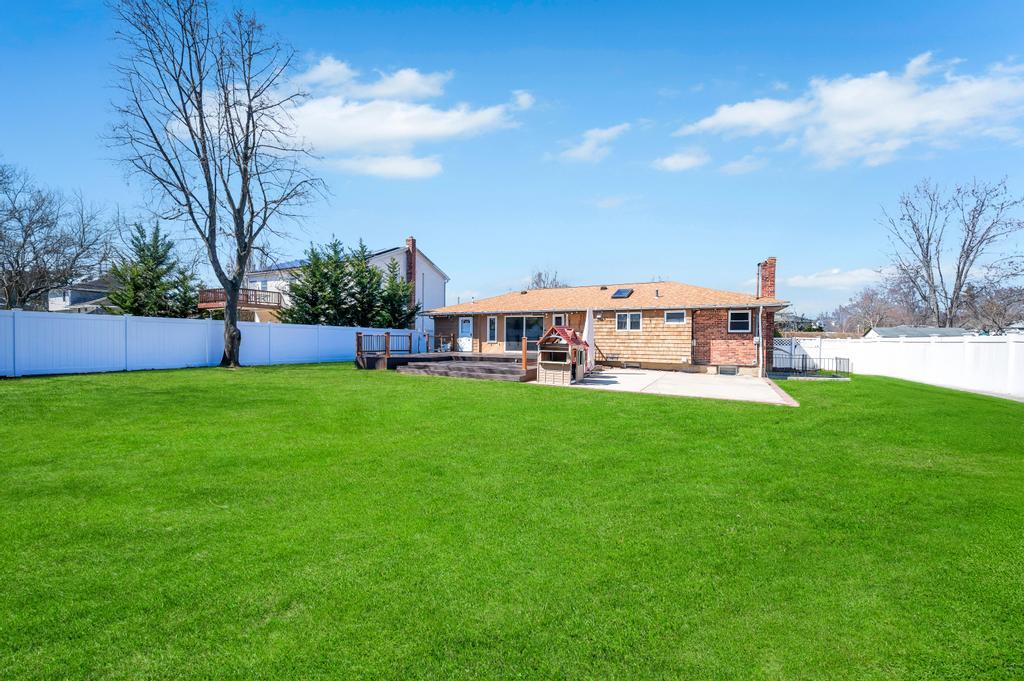 9 Ruth Boulevard, Commack, New York image 33