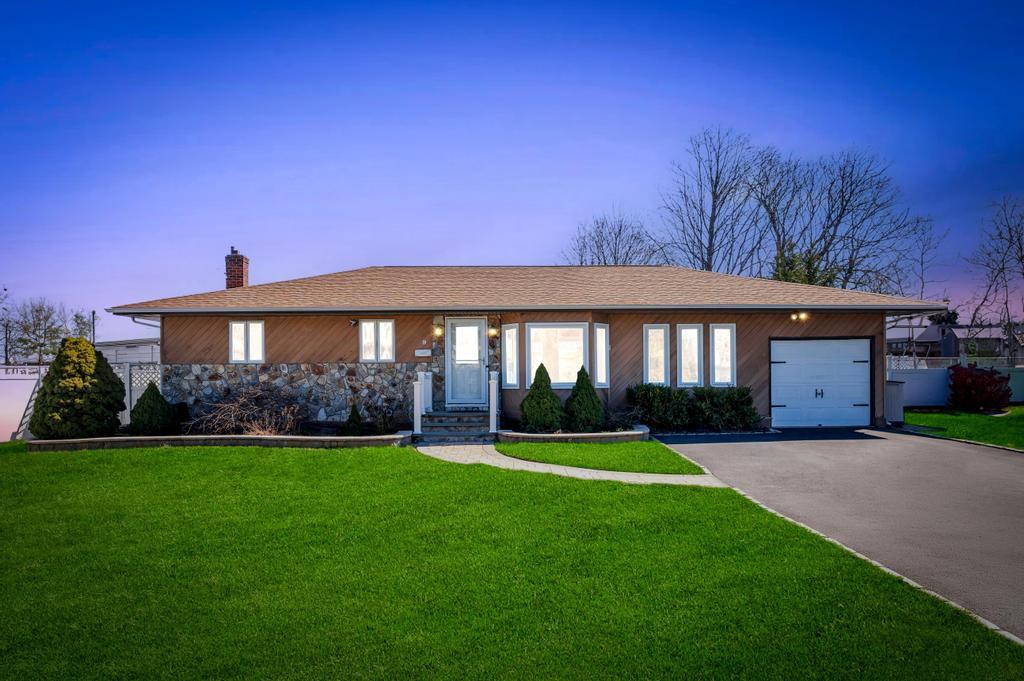 Property for Sale at Ruth Boulevard, Commack, Hamptons, NY - Bedrooms: 4 
Bathrooms: 3  - $777,000
